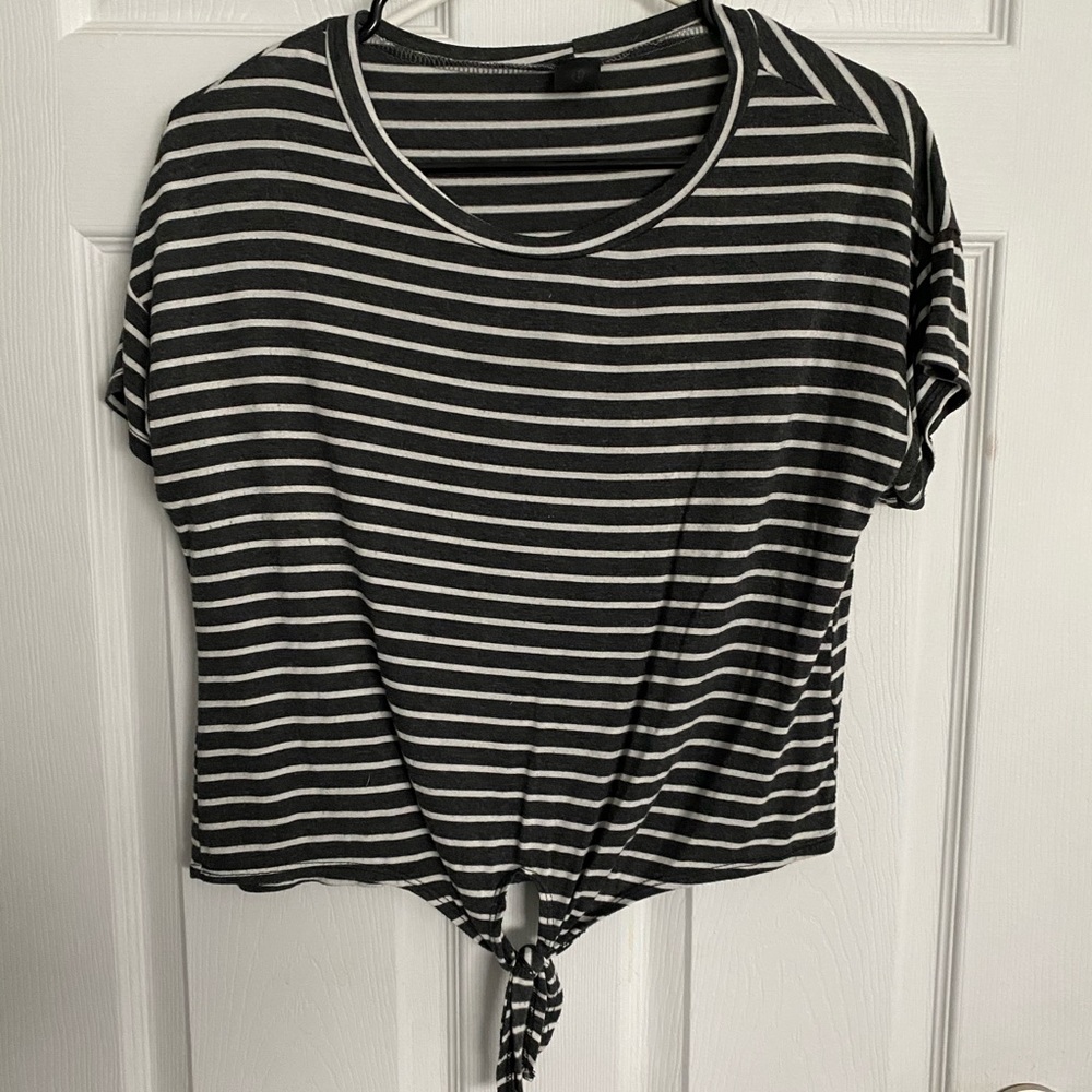 Striped knot front short sleeve tee shirt